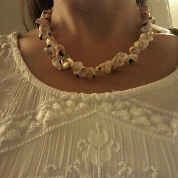 shell necklace - Picture 3 of 3